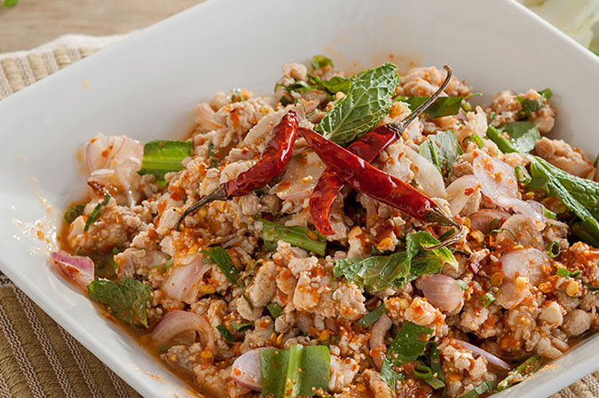 挽き豚肉のサラダ｜天神橋 タイ料理 ジュノー